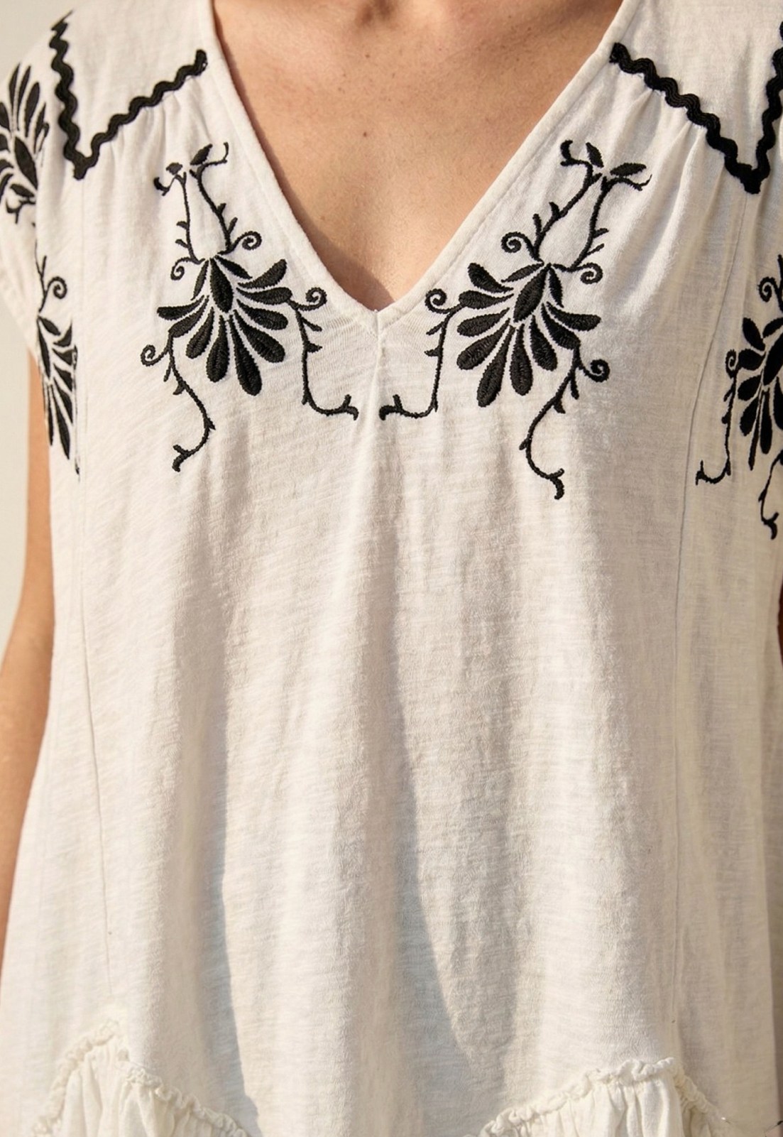 Floral Embroidery Short Sleeve Tee