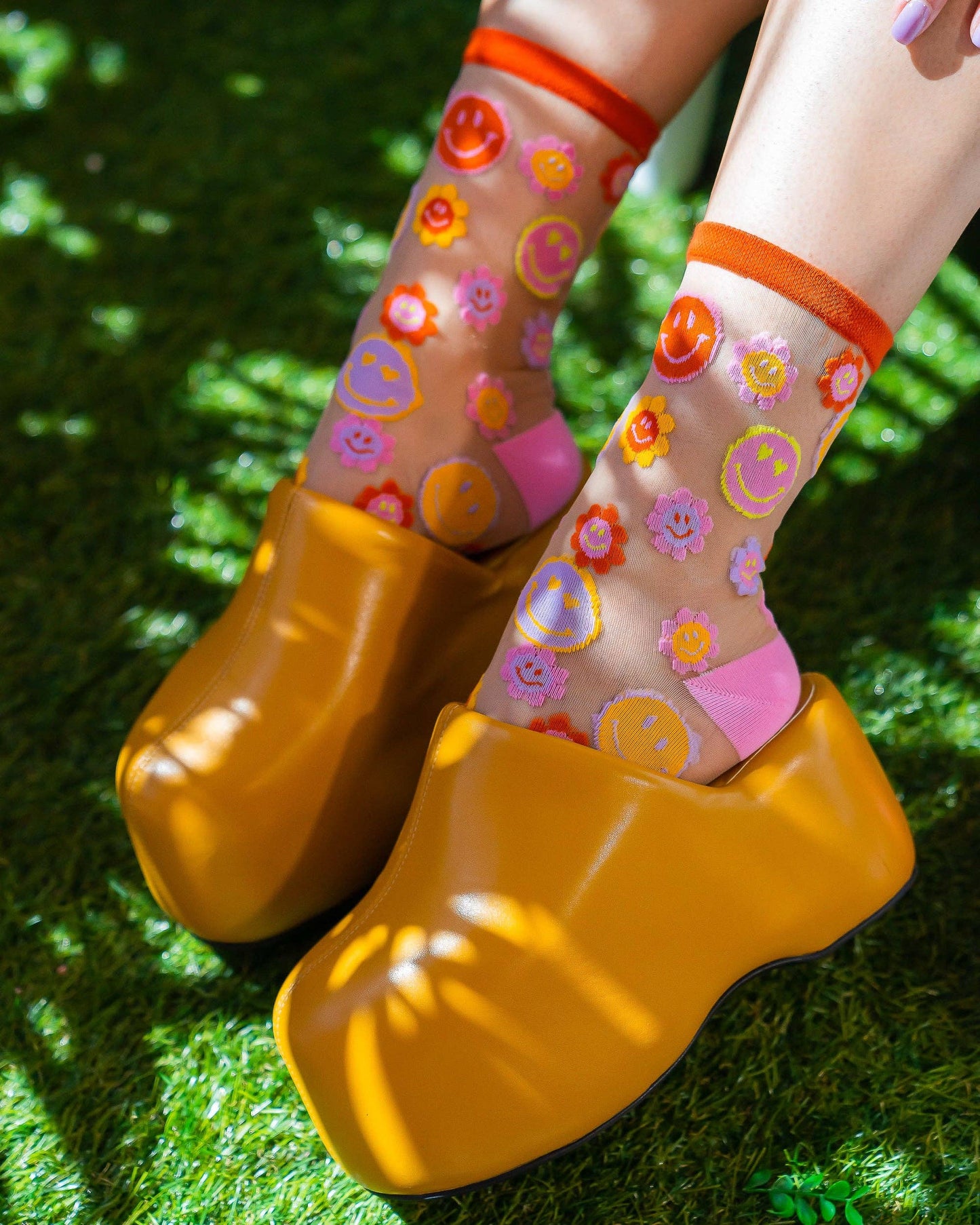 Smiley Face Daisy Sheer Crew Sock